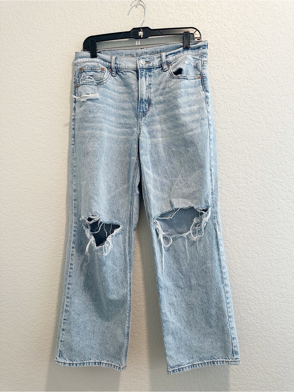 American Eagle Stovepipe Strigid Light Blue Distressed Women's Jeans